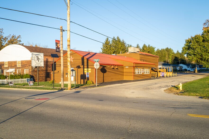 More Photos Of 617 S Washington St, New Paris Bar For Sale