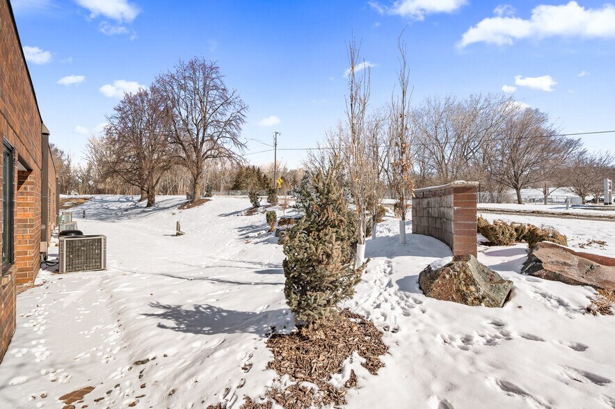 More Photos Of 4920-4934 Lincoln Dr, Edina Office For Sale