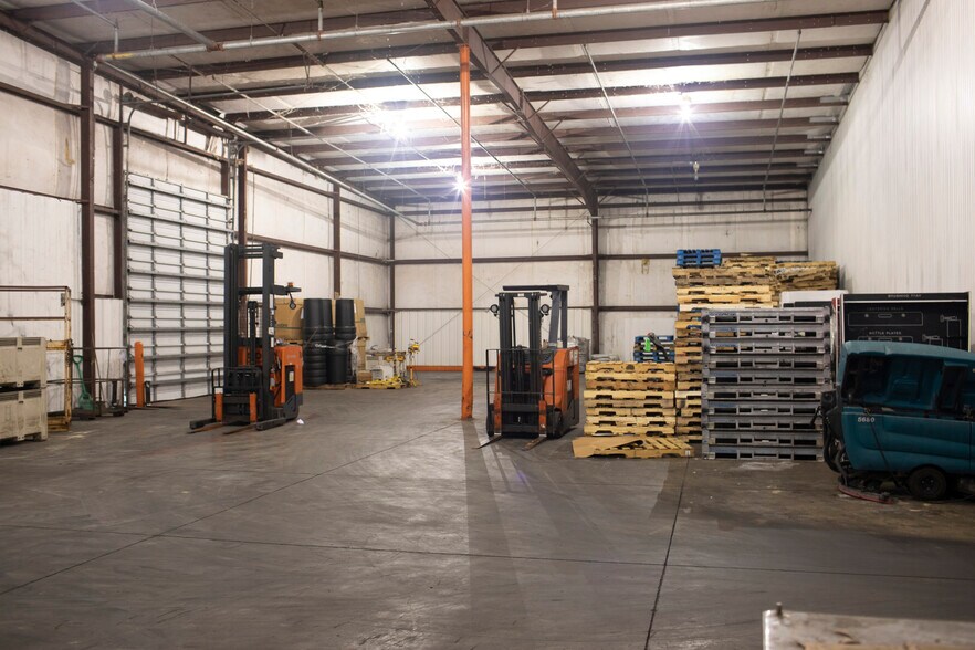 More Photos Of 8 Railroad Ave, Haines City Warehouse For Lease