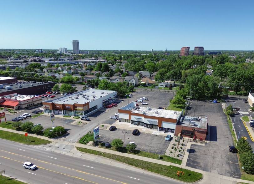 Primary Photo Of 154-186 W Maple Rd, Troy Unknown For Lease