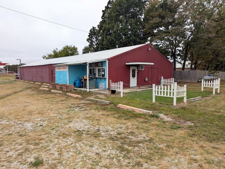 More Photos Of 22889 MO-64 Hwy, Hermitage Self Storage For Sale