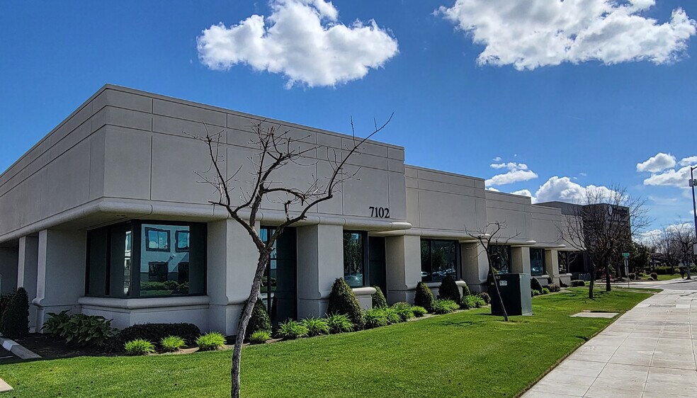 Primary Photo Of 7102 N Fresno St, Fresno Office For Lease