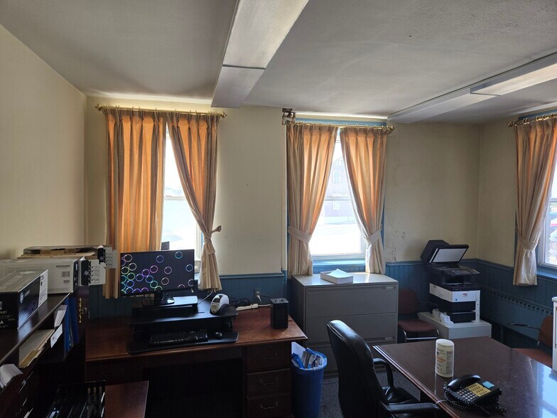 More Photos Of 362-372 E Main St, Collegeville Storefront For Lease