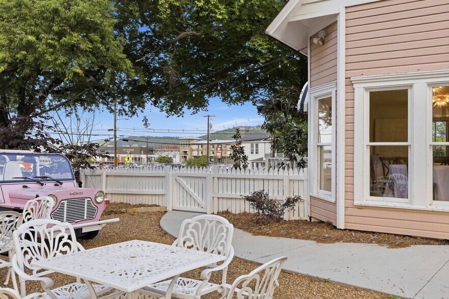 More Photos Of 320 Blount Ave, Guntersville Specialty For Sale