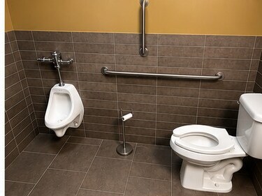 More Photos Of 18017 Oak St, Omaha Office For Lease