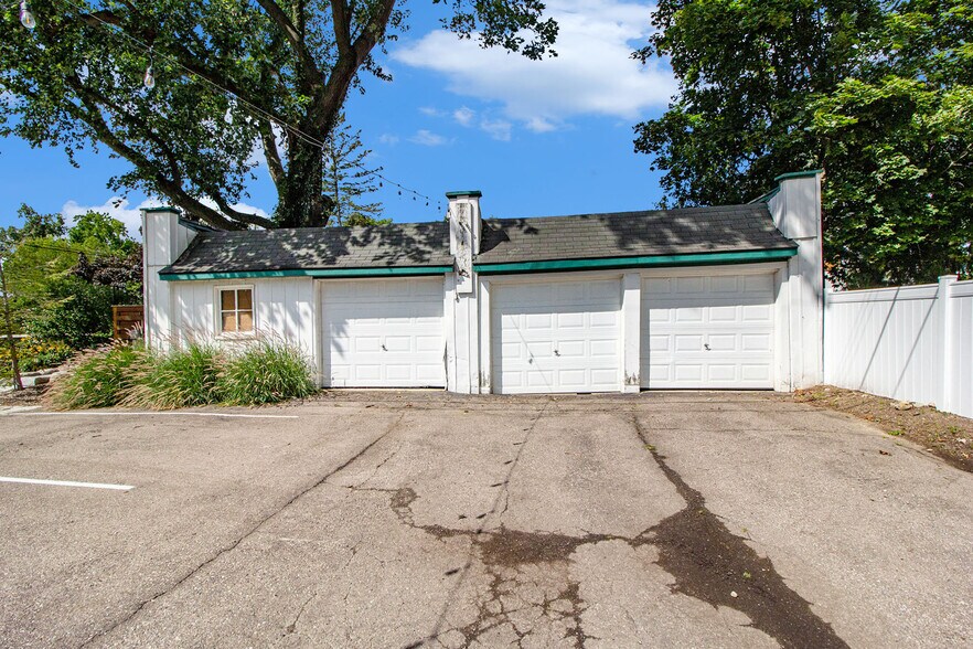 More Photos Of 155 N Main St, Clarkston Hospitality For Sale