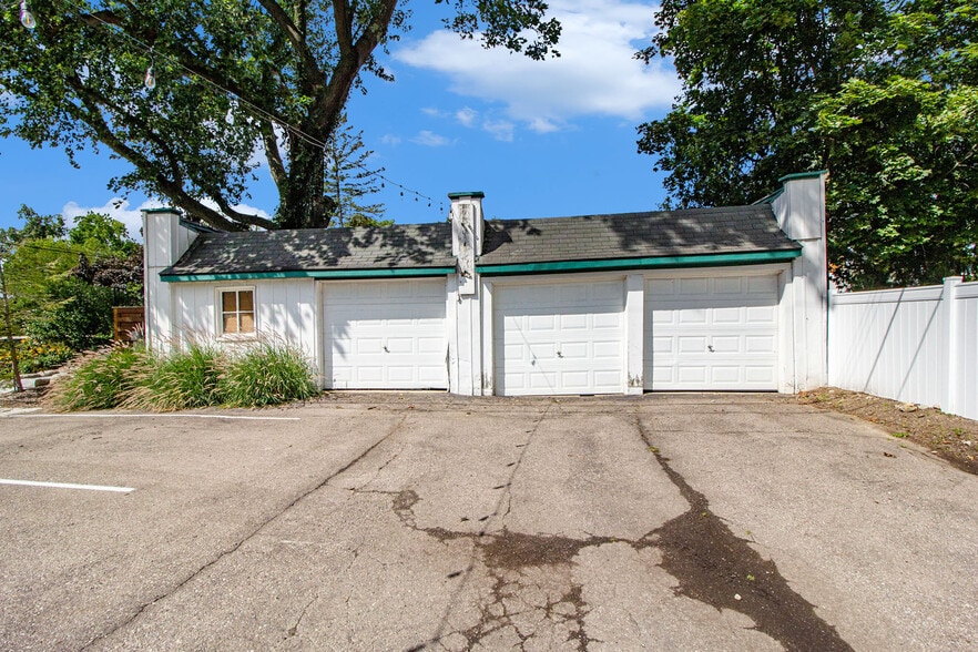 More Photos Of 155 N Main St, Village of Clarkston Hospitality For Sale