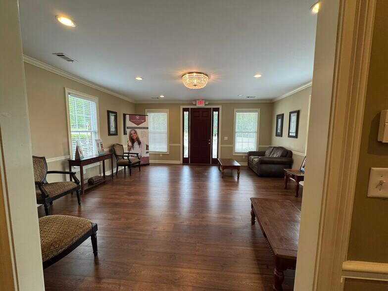 More Photos Of 1001 Fernwood Dr, Milledgeville Medical For Sale