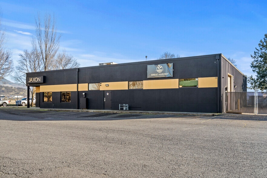 More Photos Of 4731 Industry Dr, Medford Light Manufacturing For Lease