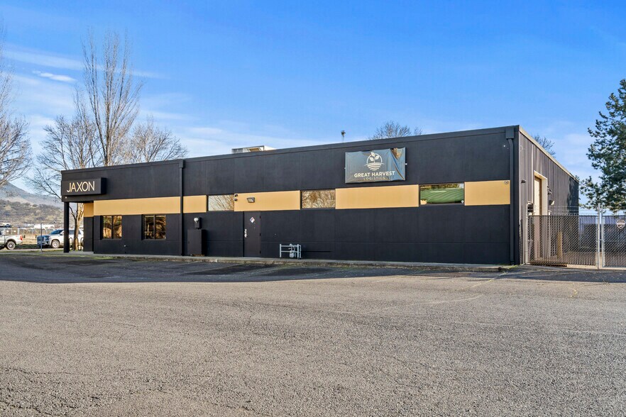 More Photos Of 4731 Industry Dr, Medford Light Manufacturing For Sale