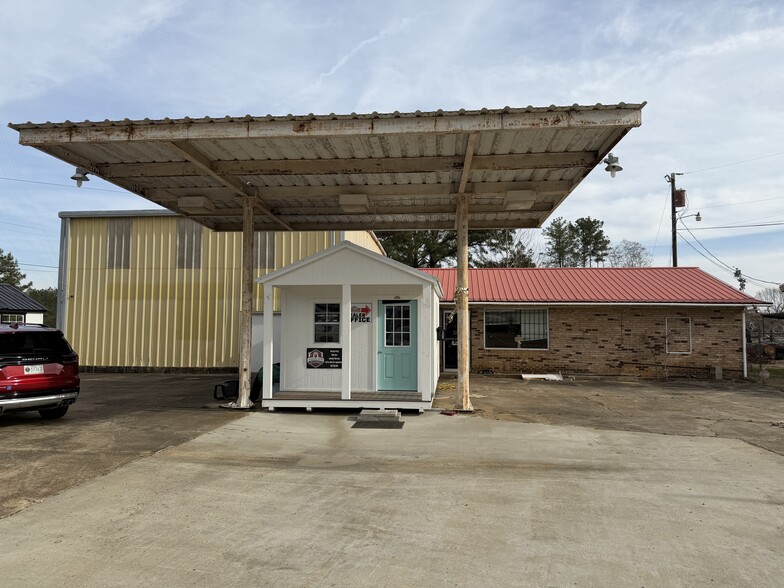 More Photos Of 801 Highway 12 W, Kosciusko General Retail For Sale