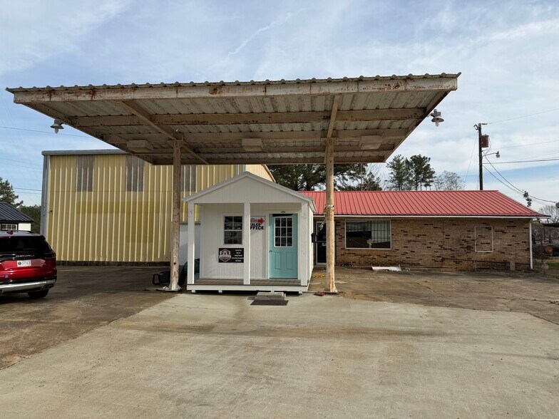 More Photos Of 801 Highway 12 W, Kosciusko General Retail For Sale