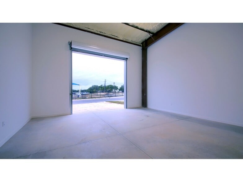 More Photos Of 7696 183A, Leander Warehouse For Lease