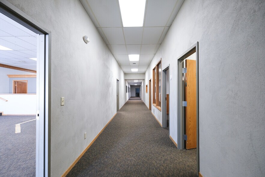 More Photos Of 915 S Front St, Mankato Office For Sale