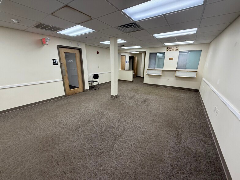 More Photos Of 651 S Center Ave, Somerset Medical For Lease