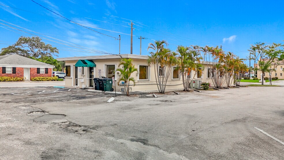 More Photos Of 101 S Federal Hwy, Lake Worth Medical For Sale