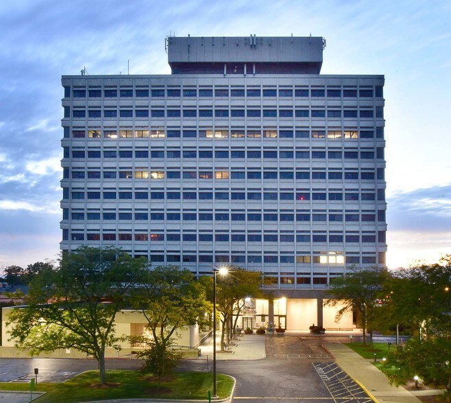 More Photos Of 20600 Chagrin Blvd, Shaker Heights Office For Sale
