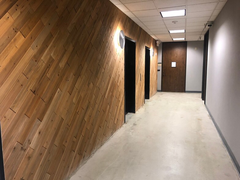 More Photos Of 16800 Imperial Valley Dr, Houston Office For Sale