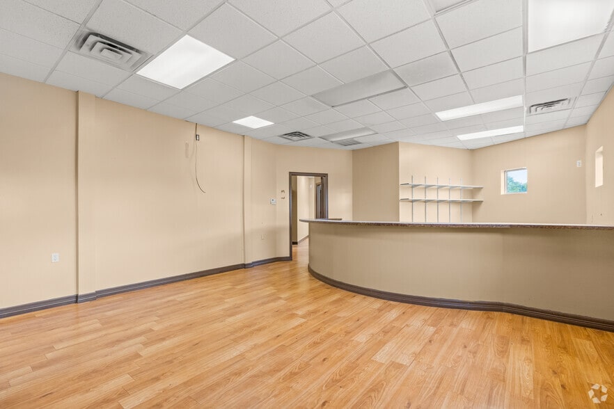 More Photos Of 2628 Matlock Rd, Arlington Medical For Sale