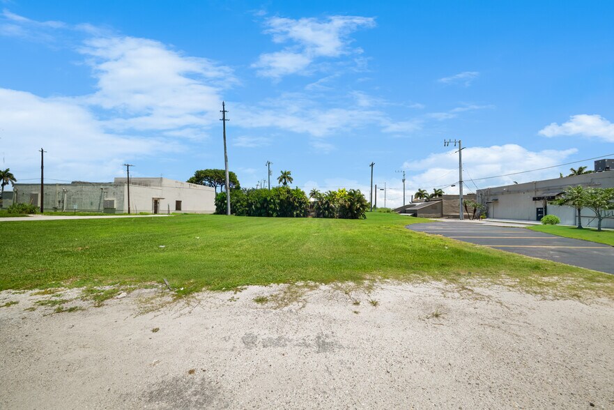 More Photos Of 362-364 S Main St, Belle Glade Storefront Retail Office For Sale