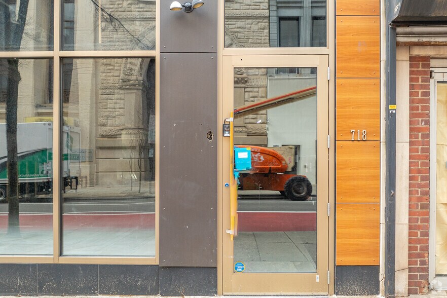More Photos Of 718 Chestnut St, Philadelphia Storefront Retail Office For Sale