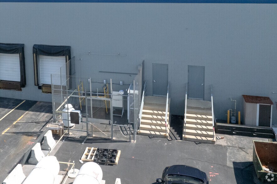 More Photos Of 153 Northboro Rd, Southborough Light Distribution For Lease