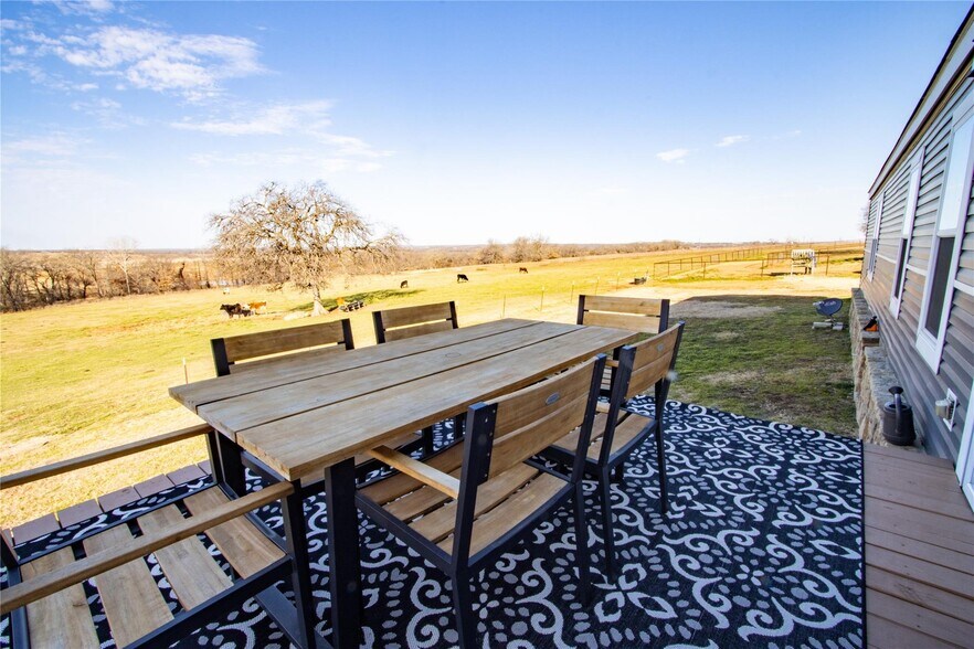 More Photos Of 7206 S FM 51, Boyd Veterinarian Kennel For Sale