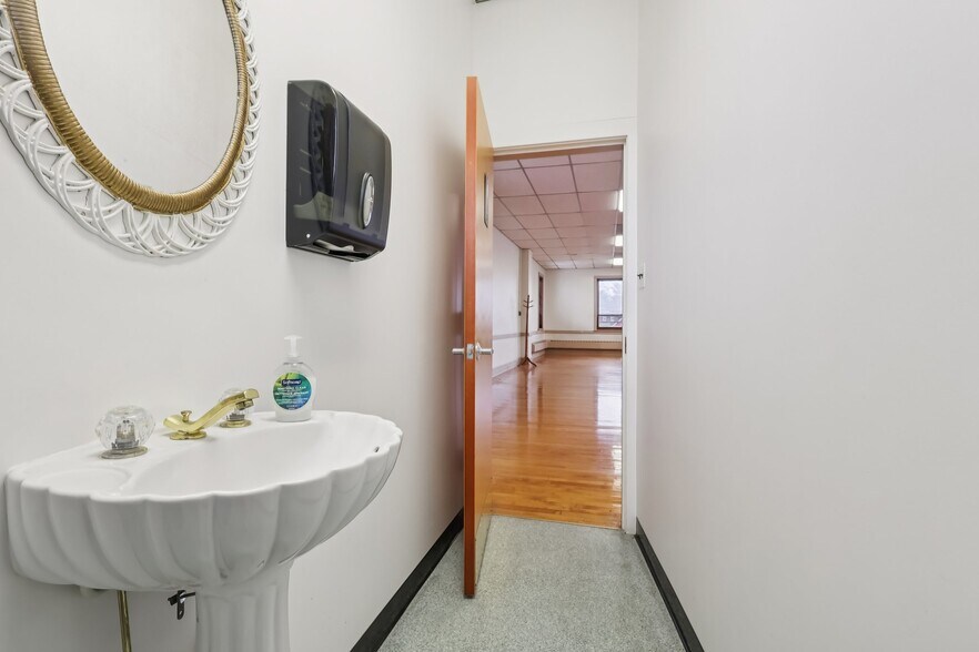 More Photos Of 2595 Yardville Hamilton Square Rd, Hamilton Office For Sale