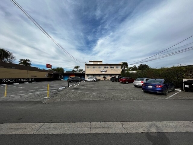More Photos Of 21822 Sherman Way, Canoga Park Office For Lease