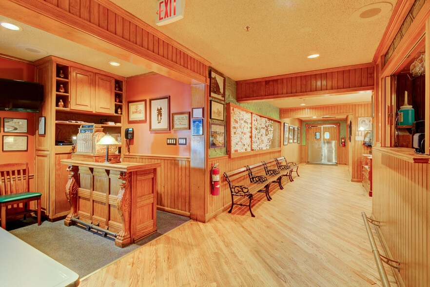 More Photos Of 1702 Park Hill Dr, Gainesville Restaurant For Sale