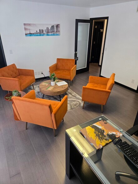 More Photos Of 114 Canfield Pl, Hendersonville Office For Sale