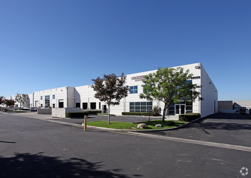 More Photos Of 14051-14055 Stage Rd, Santa Fe Springs Warehouse For Lease