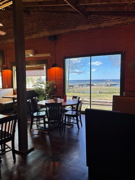 More Photos Of 402 N Bay St, Eustis General Retail For Sale