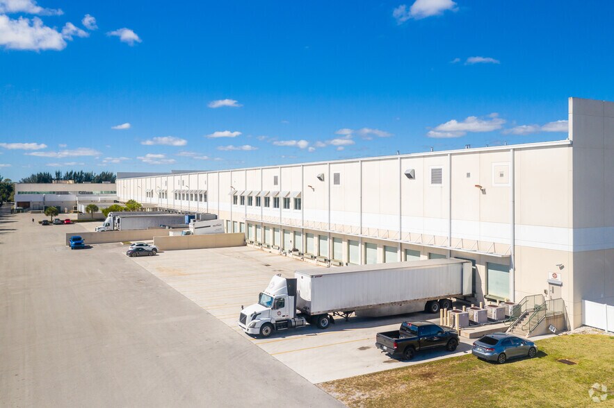 More Photos Of 5480 W Hillsboro Blvd, Coconut Creek Light Distribution For Lease
