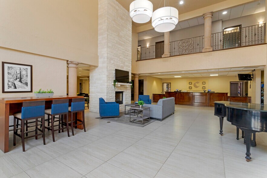 More Photos Of 22223 Highway 59 N, Humble Hotel For Sale