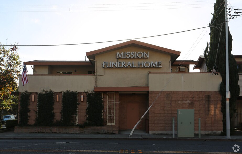 More Photos Of 22297 Mission Blvd, Hayward General Retail For Sale