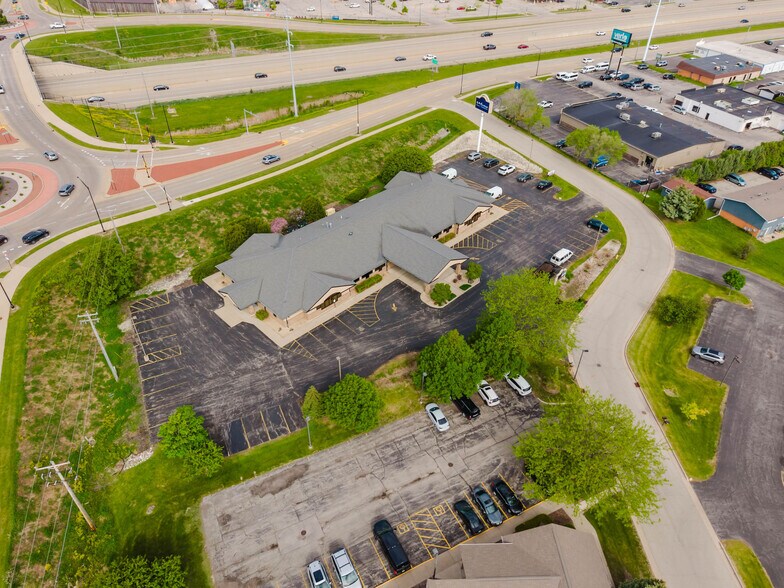 More Photos Of 1875 West Pointe Dr, Oshkosh Medical For Sale