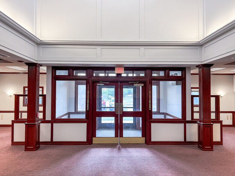 More Photos Of 3060 Industry Dr, Lancaster Specialty For Lease