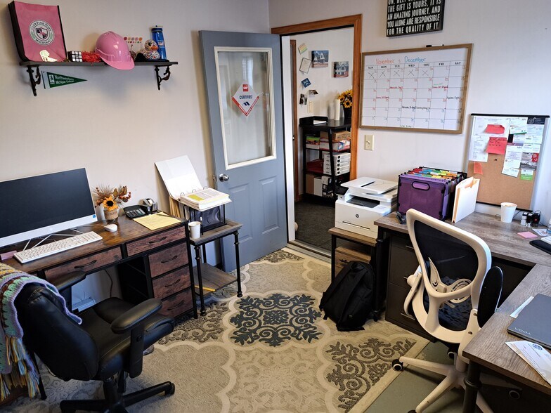 More Photos Of 125 S Industrial Dr, Buckley Distribution For Lease