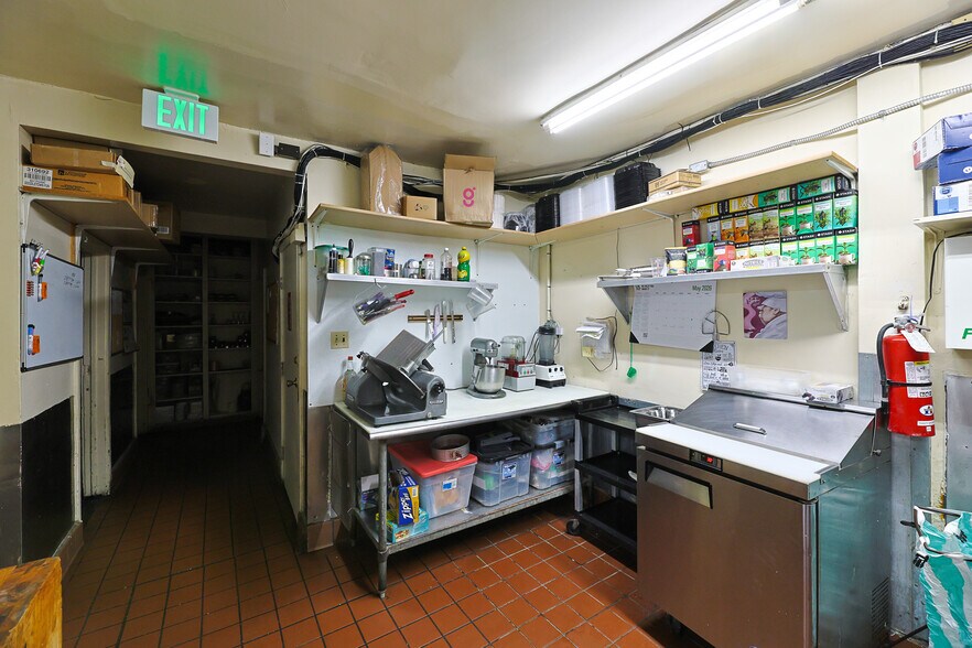 More Photos Of 4557 Sherman Oaks Ave, Sherman Oaks Restaurant For Lease