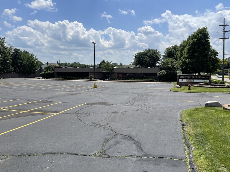 More Photos Of 42700 Schoenherr Rd, Sterling Heights Medical For Lease