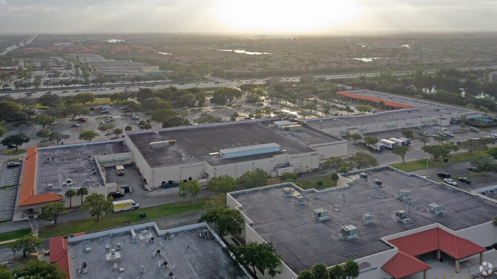 More Photos Of 100-352 S Flamingo Rd, Pembroke Pines General Retail For Lease