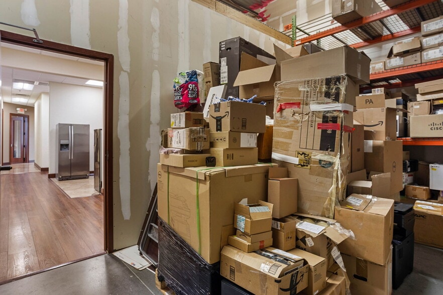 More Photos Of 8810 Commodity Cir, Orlando Showroom For Sale