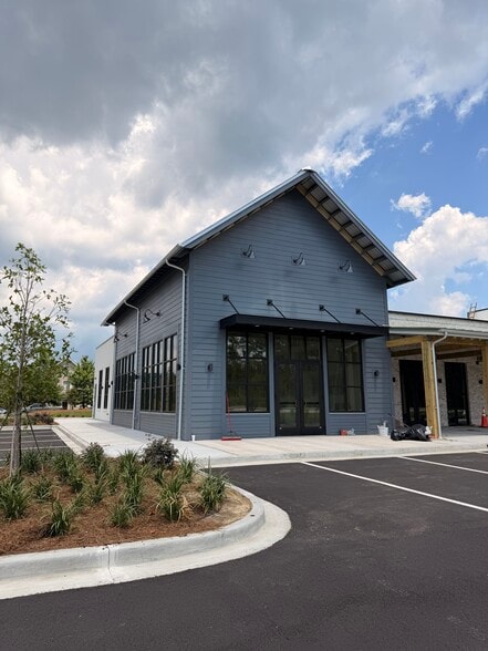 More Photos Of 200 Basswood Dr, Savannah Storefront For Lease
