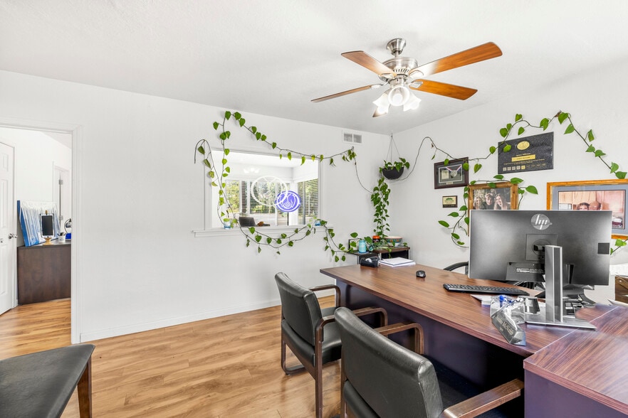 More Photos Of 10120 NW Glencoe Rd, North Plains Serviced Offices For Lease