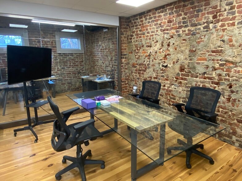 More Photos Of 2915-2919 W Leigh St, Richmond Loft Creative Space For Lease