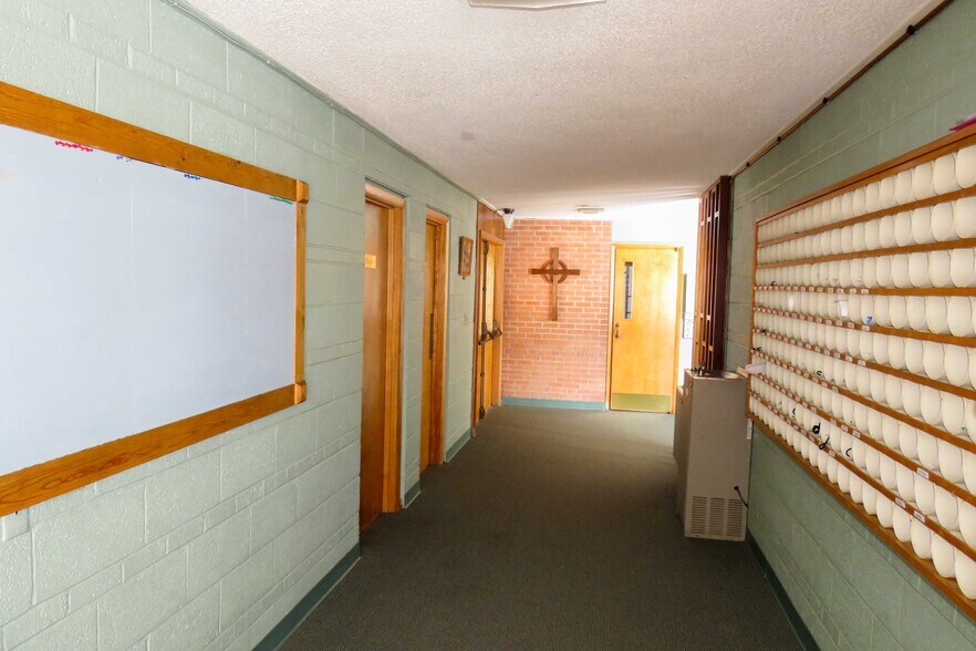 More Photos Of 1245 S Fabrique Dr, Wichita Flex For Sale