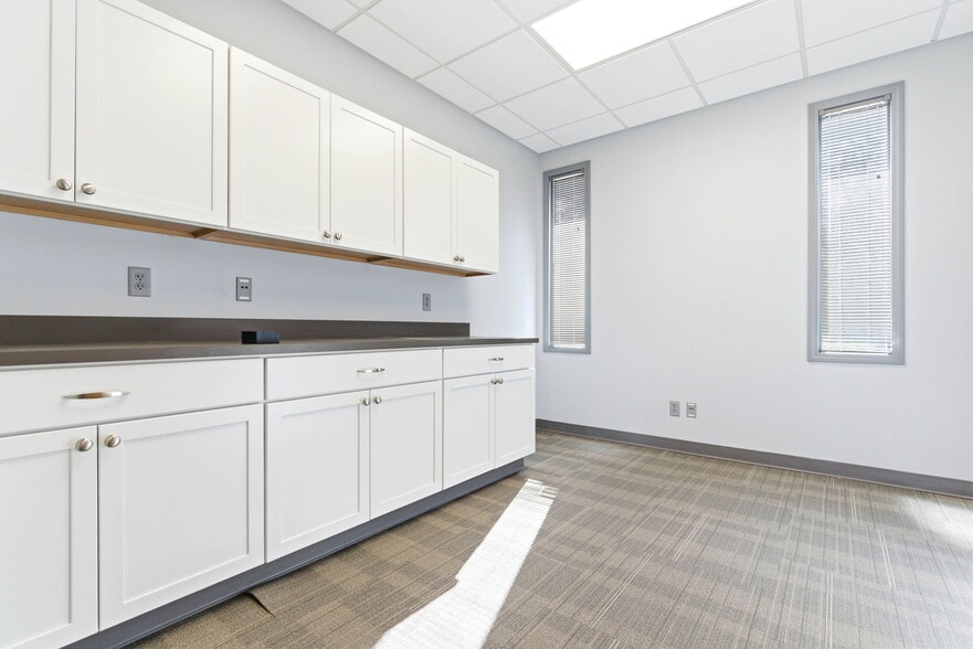 More Photos Of 13720 Aiken Rd, Louisville Warehouse For Sale