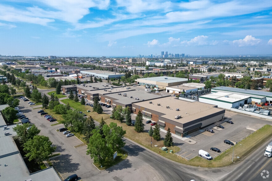 More Photos Of 3805-3905 29th St NE, Calgary Warehouse For Lease