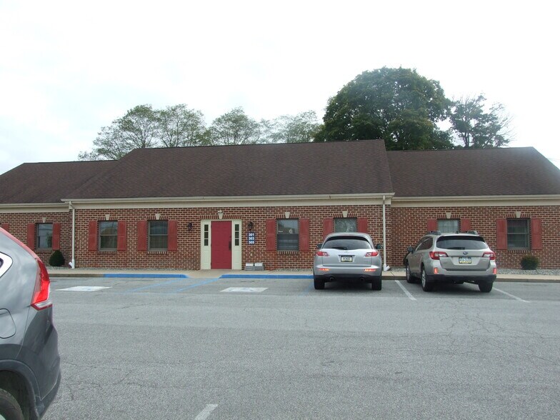 More Photos Of 303 N 3rd St, Oxford Healthcare For Lease